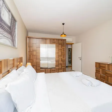 Convenient Flat With Balcony In Konyaalti Antalya
